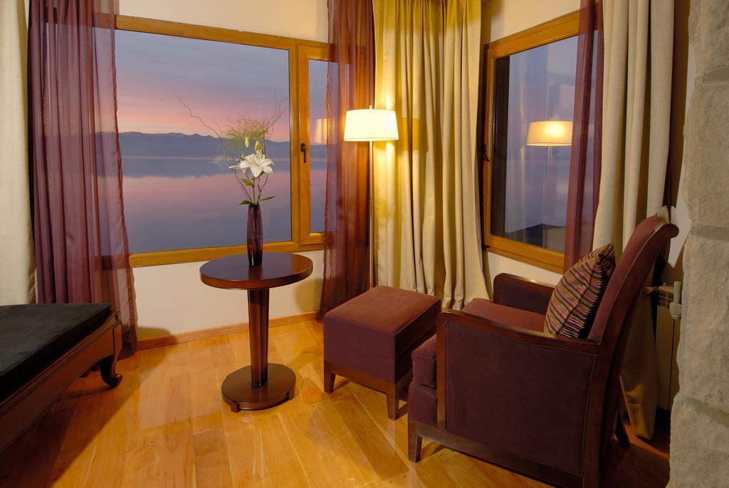 Alma Del Lago Suites & Spa Сан-Карлос-де-Барілоче Екстер'єр фото A room at the hotel