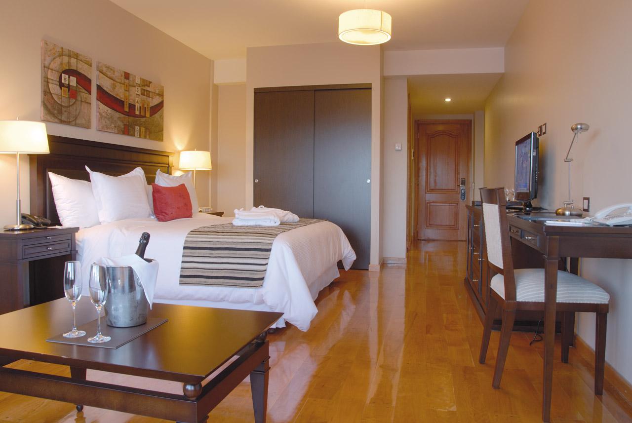 Alma Del Lago Suites & Spa Сан-Карлос-де-Барілоче Екстер'єр фото A typical hotel room