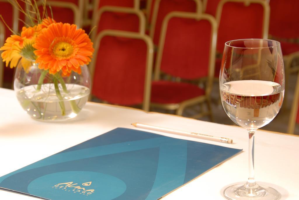 Alma Del Lago Suites & Spa Сан-Карлос-де-Барілоче Екстер'єр фото Meeting room