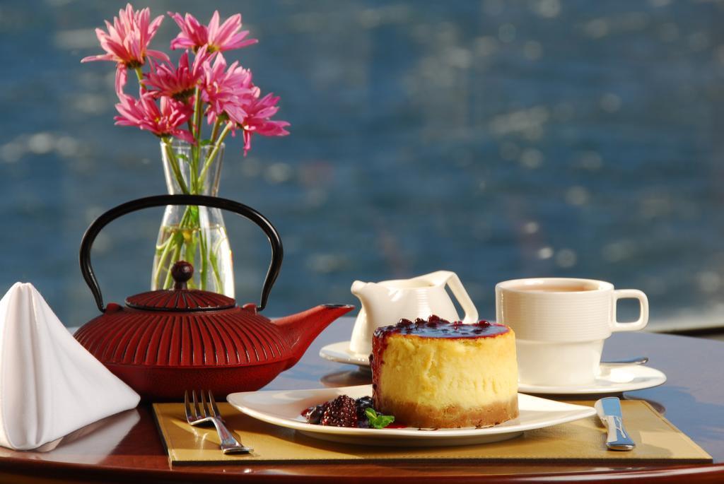 Alma Del Lago Suites & Spa Сан-Карлос-де-Барілоче Екстер'єр фото A tea party