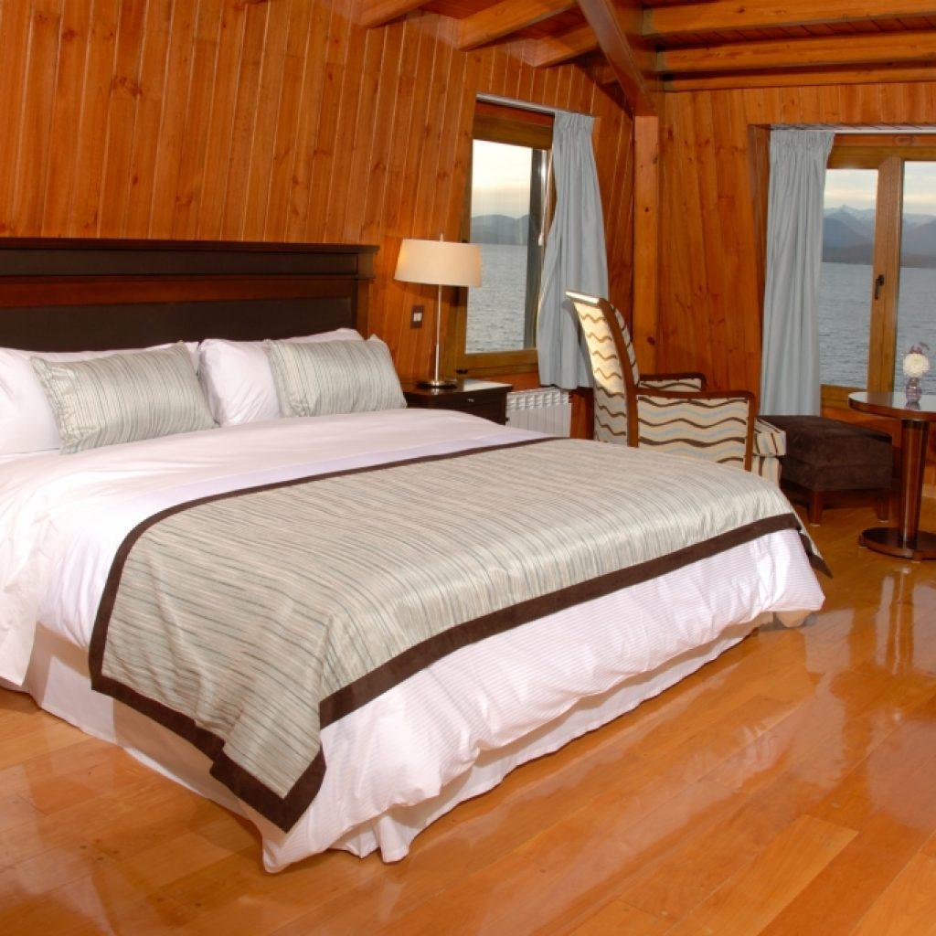 Alma Del Lago Suites & Spa Сан-Карлос-де-Барілоче Екстер'єр фото A bedroom in the hotel