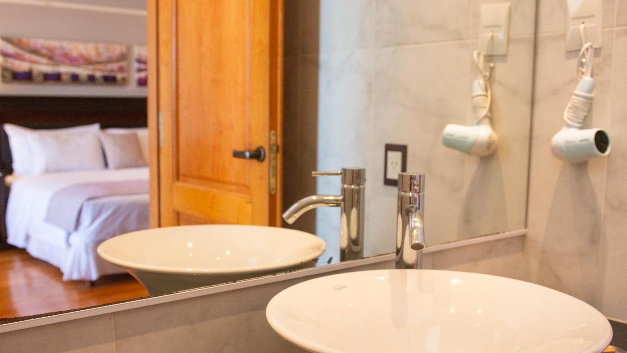 Alma Del Lago Suites & Spa Сан-Карлос-де-Барілоче Екстер'єр фото Bathroom