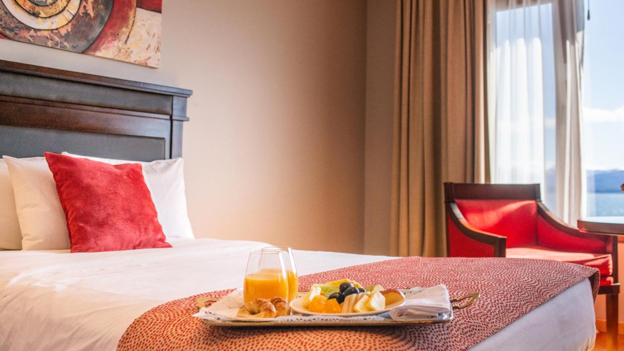 Alma Del Lago Suites & Spa Сан-Карлос-де-Барілоче Екстер'єр фото Room service