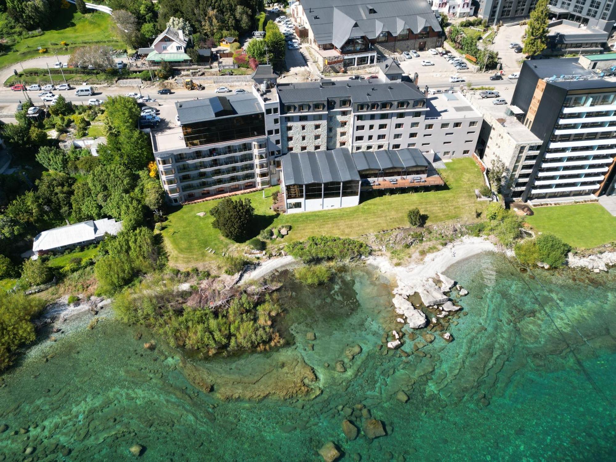 Alma Del Lago Suites & Spa Сан-Карлос-де-Барілоче Екстер'єр фото Aerial view of the hotel